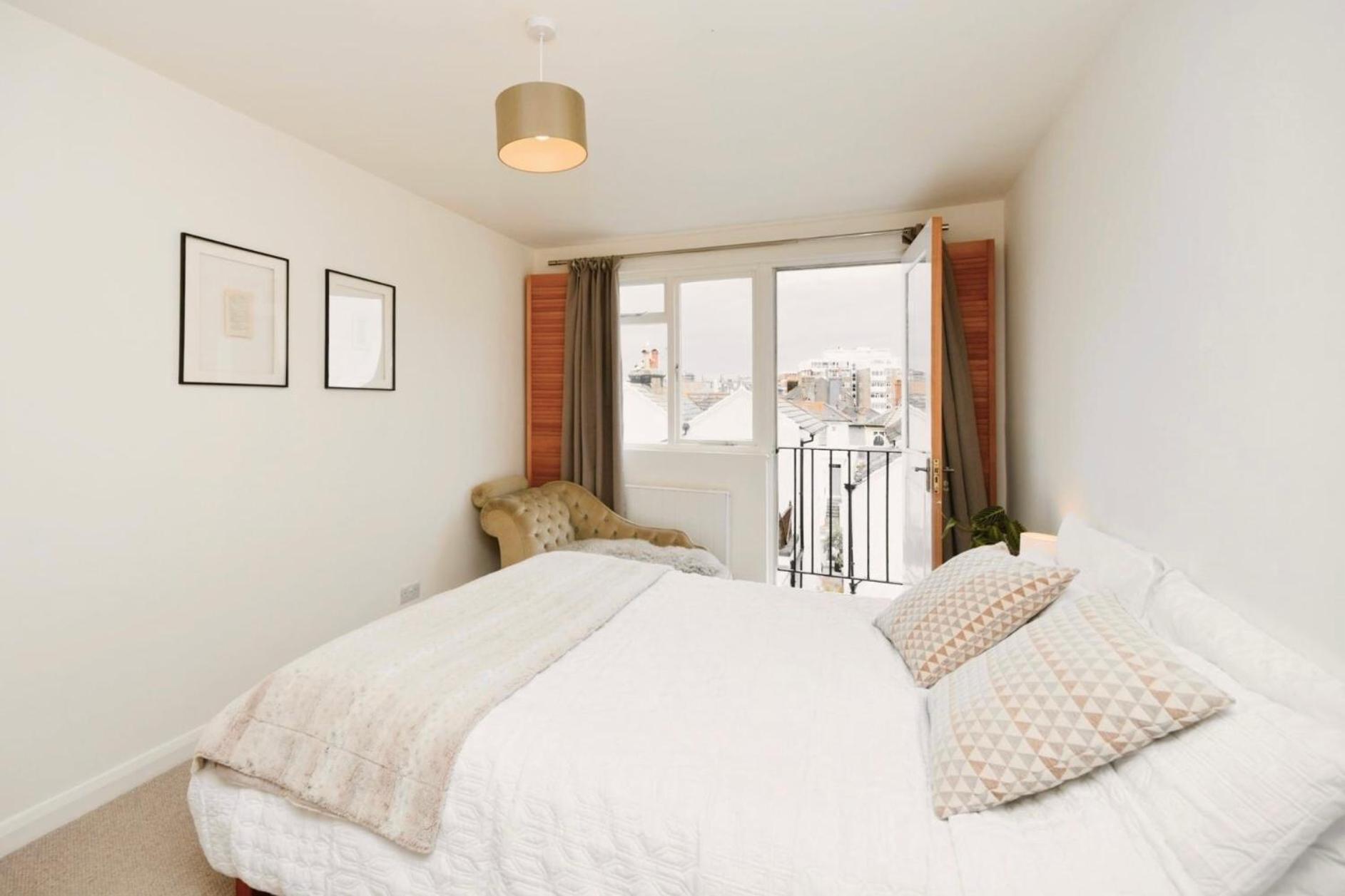 Sunny Seaside Sanctuary - Two Bedroom Apartment Brighton Eksteriør billede